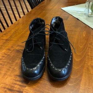 Talbots tie ankle boot - black size 7.5